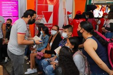 Santiago y Alejandro, dos j&oacute;venes que celebran la apuesta de la Alcald&iacute;a por la educaci&oacute;n 