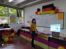 Estudiantes del Inem fortalecen sus habilidades en idiomas extranjeros