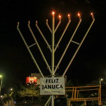 La Luz de Januc&aacute; fue encendida en la Plazoleta Jairo Varela