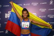 Valeria termin&oacute; con la cabeza en alto