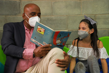 Secretar&iacute;a de Educaci&oacute;n entreg&oacute; bibliotecas escolares a colegios oficiales 