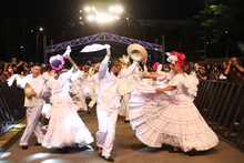 En su tercera noche, el Petronio &Aacute;lvarez le rindi&oacute; homenaje a la vida 