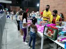 Vecinos de la comuna 7 disfrutaron de villancicos y un compartir navide&ntilde;o en el cuerto d&iacute;a de la novena de aguinaldos