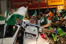 Cale&ntilde;os y cale&ntilde;as celebraron la victoria del Deportivo Cali tras conseguir la d&eacute;cima estrella 