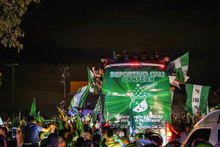 Cale&ntilde;os y cale&ntilde;as celebraron la victoria del Deportivo Cali tras conseguir la d&eacute;cima estrella