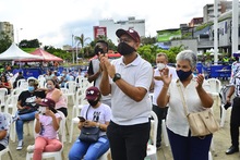El parche de Dios se arm&oacute; en la Plazoleta Jairo Varela