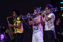 Con alegr&iacute;a y baile, cale&ntilde;os y turistas disfrutaron del &ldquo;D&iacute;a Andino&rdquo;