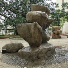 Alcalde Ospina recorre el Parque Central y exalta el talento de la mujer colombiana