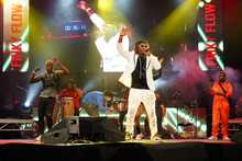 La lluvia y los tambores se fusionaron en el oriente