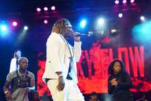 La lluvia y los tambores se fusionaron en el oriente