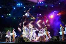 La lluvia y los tambores se fusionaron en el oriente