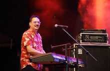 La lluvia y los tambores se fusionaron en el oriente