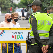 Autoridades cale&ntilde;as brindan seguridad ciudadana en gran fiesta popular en la comuna 13
