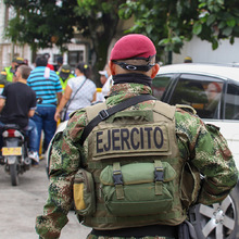 Autoridades cale&ntilde;as brindan seguridad ciudadana en gran fiesta popular en la comuna 13