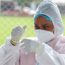 Ni en la verbena de Ulpiano Lloreda se le baj&oacute; la guardia a la Covid-19