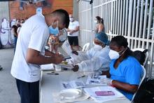 Puntos para toma gratuita de pruebas covid-19 priorizan a personas con s&iacute;ntomas respiratorios