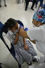 Vac&uacute;nate para el regreso: la estrategia que se toma los colegios de Cali