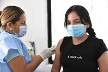 &iexcl;Le cumplimos al pa&iacute;s! Cali alcanz&oacute; metas de vacunaci&oacute;n contra el covid-19