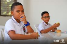 Estudiantes de planteles oficiales disfrutan ya del complemento nutricional diario