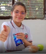 Estudiantes de planteles oficiales disfrutan ya del complemento nutricional diario