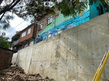 Avanza la construcci&oacute;n de muros de contenci&oacute;n en zonas de riesgo