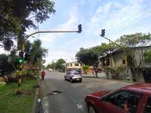 Movilidad pone en servicio dos importantes cruces semaf&oacute;ricos en Alfonso L&oacute;pez 