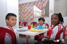 En cerca de 200 sedes educativas oficiales comenz&oacute; a entregarse la raci&oacute;n preparada en sitio 