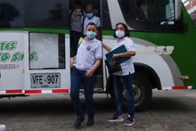 Miles de estudiantes llegaron hoy a clases en las rutas de transporte escolar