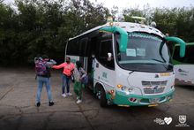 Miles de estudiantes llegaron hoy a clases en las rutas de transporte escolar