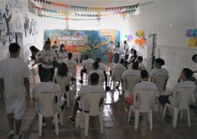 Estudiantes de pr&aacute;cticas restaurativas presentes en la Feria Cideca