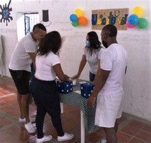 Estudiantes de pr&aacute;cticas restaurativas presentes en la Feria Cideca