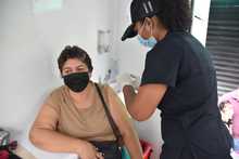 Comenz&oacute; la marat&oacute;nica carrera para alcanzar el 70% de cobertura en esquemas completos anticovid