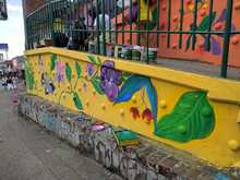 Retratos de mujeres dan color al puente de la calle 5&ordf; con 6&ordf;