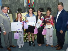 En el D&iacute;a de la Mujer, el Concejo de Cali exalt&oacute; a las mejores bachilleres 2021