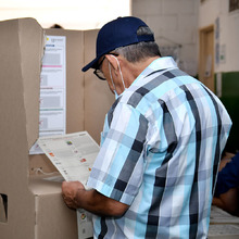 Los cale&ntilde;os madrugaron a votar masivamente 
