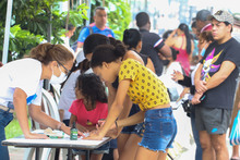 La comuna 13 vivi&oacute; una &lsquo;Feria de Servicios&rsquo; con oportunidades de empleo