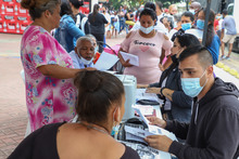 La comuna 13 vivi&oacute; una &lsquo;Feria de Servicios&rsquo; con oportunidades de empleo