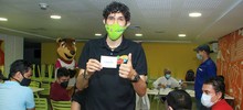 Periodistas se vacunan contra la covid-19 