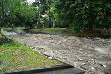 Crecientes de r&iacute;os y quebradas se presentaron tras lluvias de esta tarde