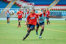 Selecci&oacute;n Colombia Femenina realiz&oacute; entrenamiento en el Pascual Guerrero y atendi&oacute; a medios, antes de enfrentar a Venezuela