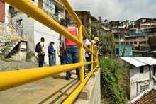 Entregan 36 muros de contenci&oacute;n por obras de urgencia manifiesta, en la comuna 20 