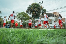 Alcald&iacute;a de Cali le cambi&oacute; la cara a cancha sint&eacute;tica del 7 de Agosto
