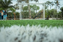 Alcald&iacute;a de Cali le cambi&oacute; la cara a cancha sint&eacute;tica del 7 de Agosto