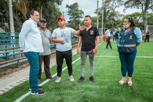 Alcald&iacute;a de Cali le cambi&oacute; la cara a cancha sint&eacute;tica del 7 de Agosto