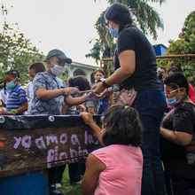 Los estudiantes del Instituto de Ciegos y Sordos sembraron su Huerta por la Vida 