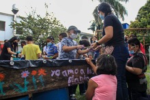 Los estudiantes del Instituto de Ciegos y Sordos sembraron su Huerta por la Vida 