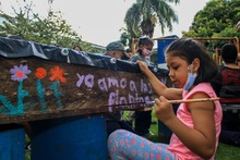 Los estudiantes del Instituto de Ciegos y Sordos sembraron su Huerta por la Vida 
