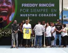 De nuevo como un equipo; as&iacute; despidieron a Rinc&oacute;n sus ex compa&ntilde;eros de futbol