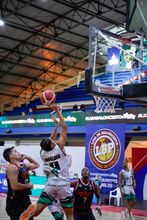 Las estrellas del baloncesto vuelven a brillar en el Evangelista Mora