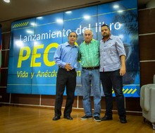 El t&eacute;cnico Pecoso Castro recibi&oacute; homenaje por sus 50 a&ntilde;os en el f&uacute;tbol 